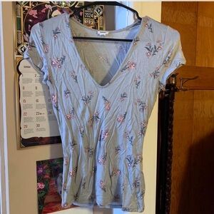 •Floral V Neck Fitted Top
•Garage
•Extra Small